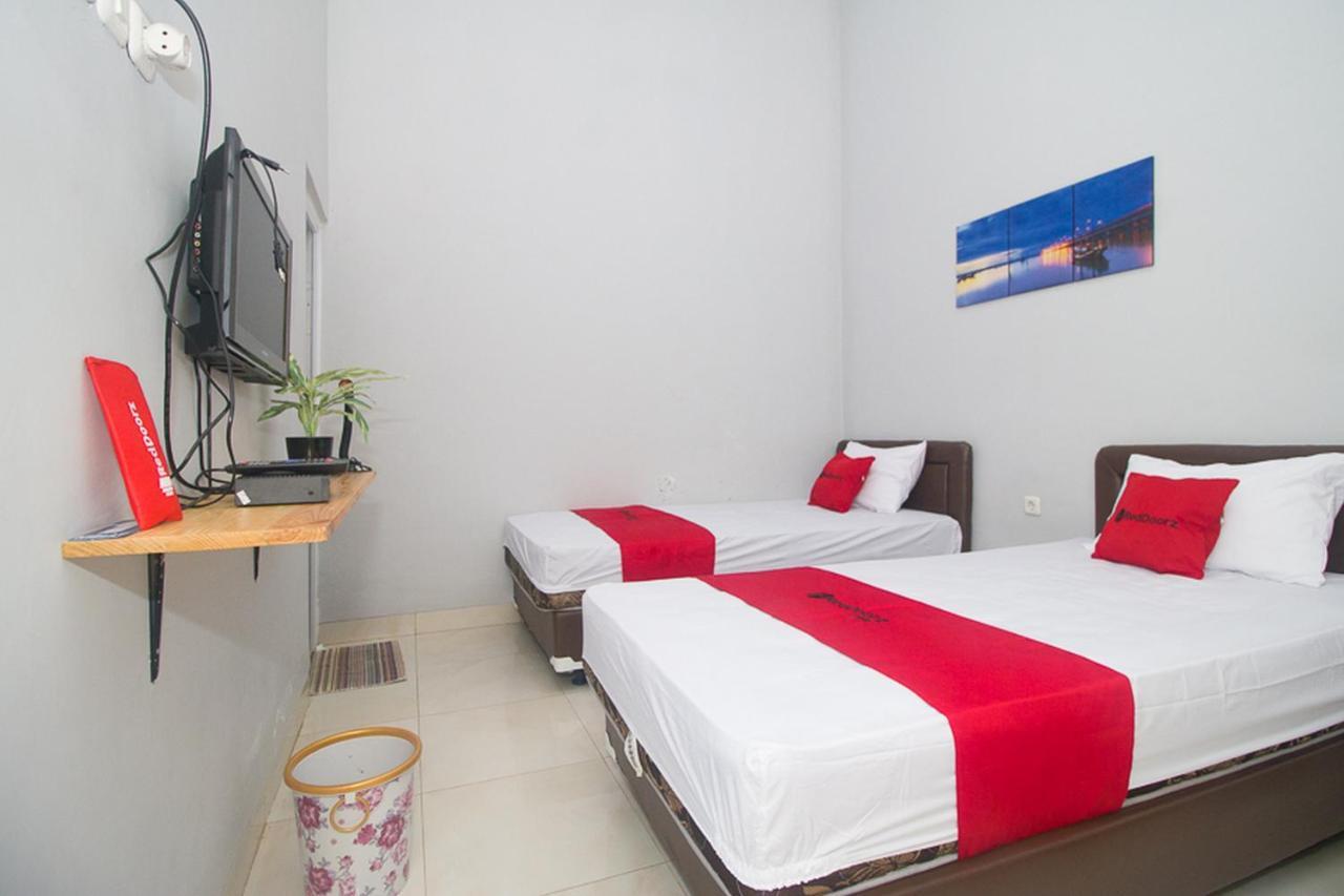 Sampang  Reddoorz Plus Syariah Near Alun Alun Sampang מראה חיצוני תמונה