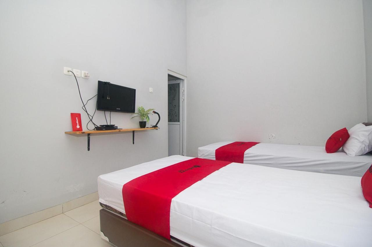Sampang  Reddoorz Plus Syariah Near Alun Alun Sampang מראה חיצוני תמונה