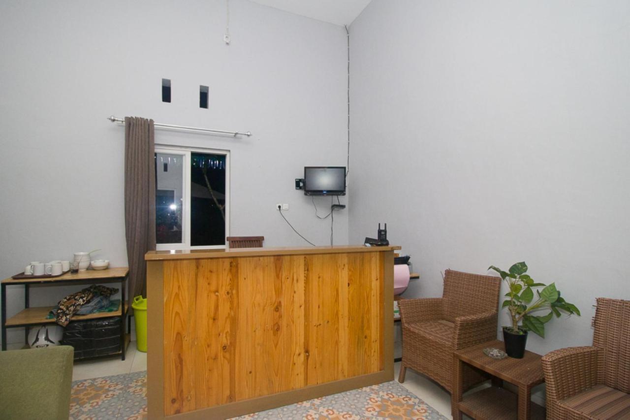 Sampang  Reddoorz Plus Syariah Near Alun Alun Sampang מראה חיצוני תמונה