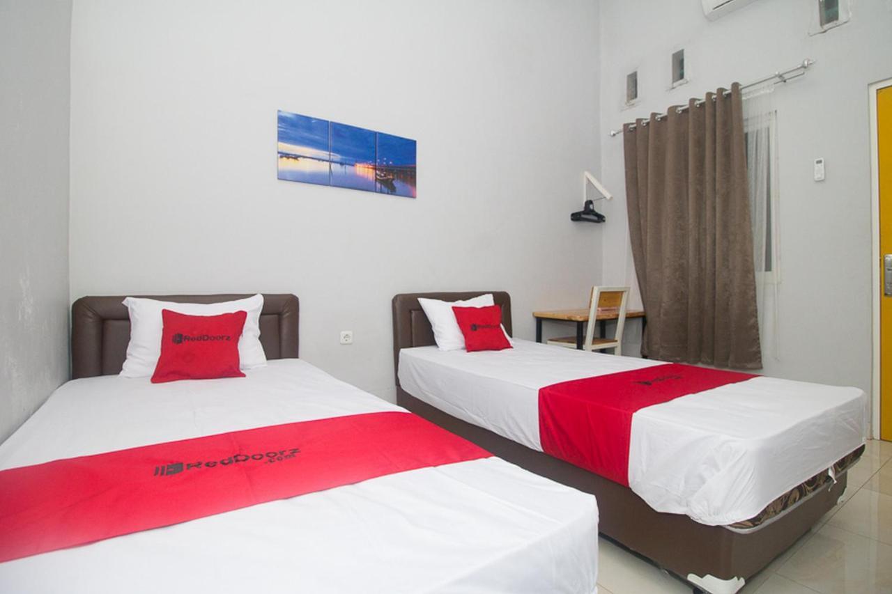 Sampang  Reddoorz Plus Syariah Near Alun Alun Sampang מראה חיצוני תמונה